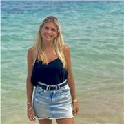 Soy predispuesta, atenta y me gusta enseñar. Me hago entender buscando ejemplos e ideas bien claras.